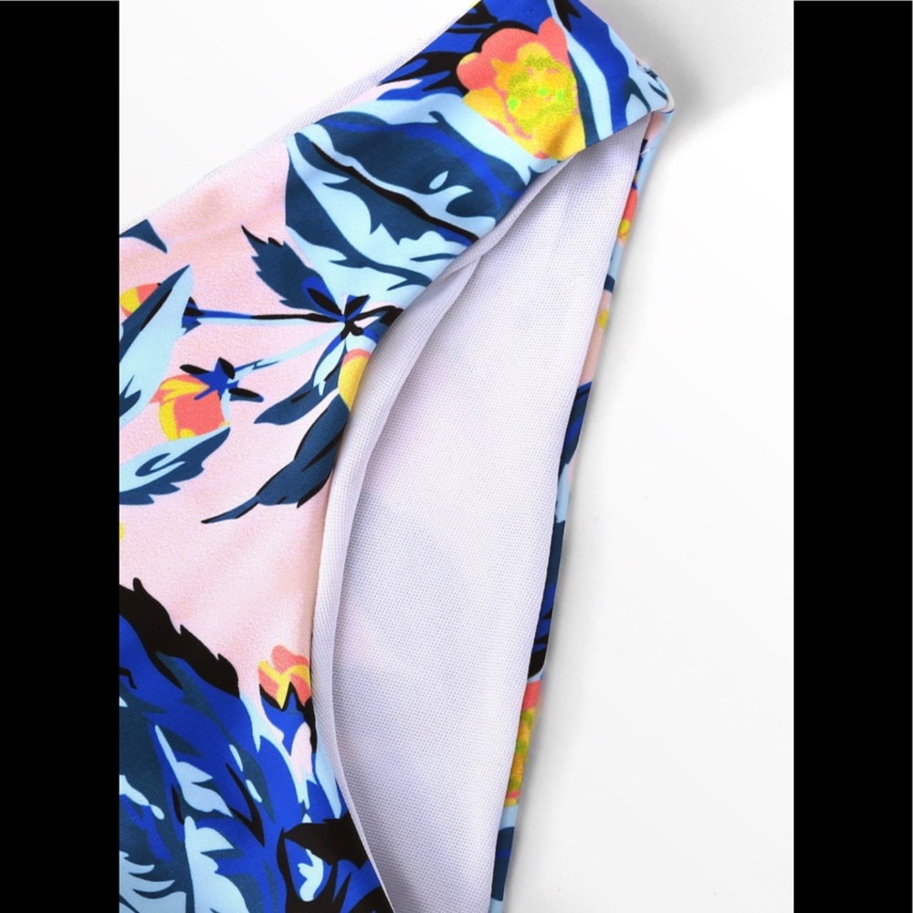 Scallop Halter Top With Plant Print Bikini Set - Picture 3 of 5